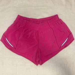 Lululemon Hotty Hot Low Rise Short 2.5” in Sonic Pink